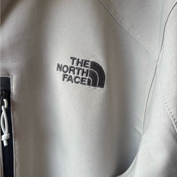 The North Face Men's Light Gray Performance Jacket - Picture 3 of 6